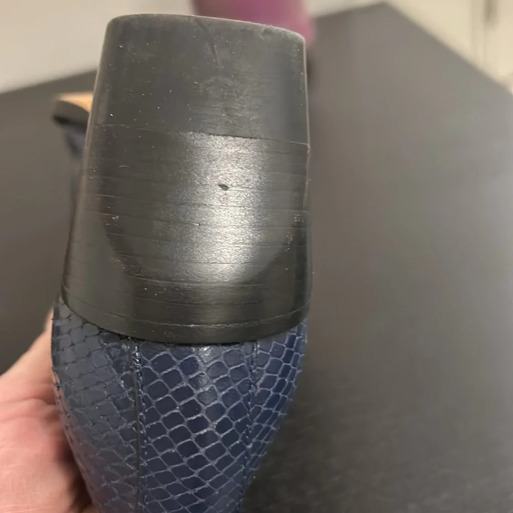 Chloe Elegant Blue Textured Shoes - Picture 13 of 15